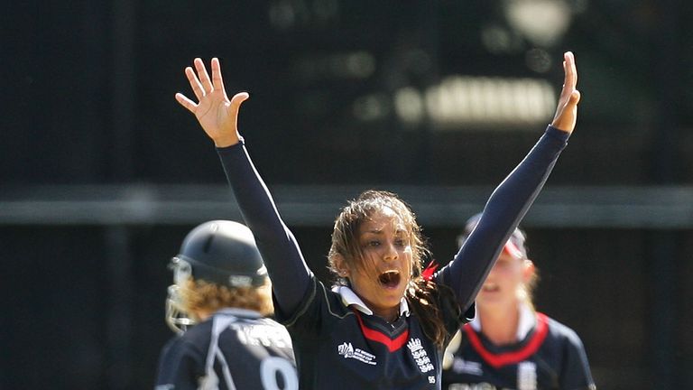 SYDNEY, AUSTRALIA - MARCH 22: Isa Gua of England appeals during the ICC Women's World Cup 2009 final match between England and New Zealand at North Sydney 