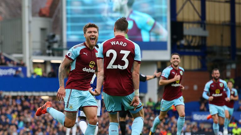 LIVERPOOL, ENGLAND - OCTOBER 01:  Jeff Hendrick of Burnley celebrates scoring his sides first goal with Stephen Ward of Burnley during the Premier League m