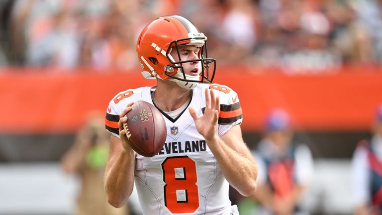 CLEVELAND, OH - OCTOBER 08: Kevin Hogan #8 of the Cleveland Browns drops back for a pass in the second half against the New York Jets at FirstEnergy Stadiu