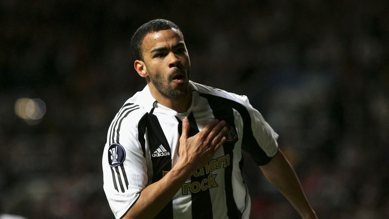 NEWCASTLE, UNITED KINGDOM - MARCH 08:  Kieron Dyer of Newcastle United celebrates scoring his team's second goal during the UEFA Cup Round of 16 first leg 