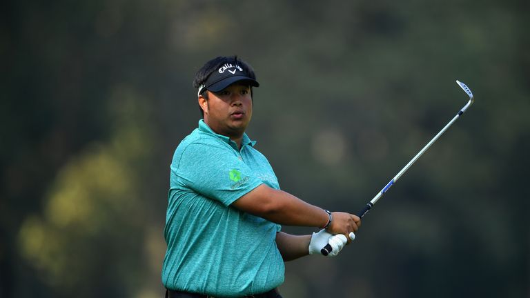 MONZA, ITALY - OCTOBER 15:  Kiradech Aphinbarnrat of Thailand plays a shot during the final round of the 2017 Italian Open at Golf Club Milano - Parco Real