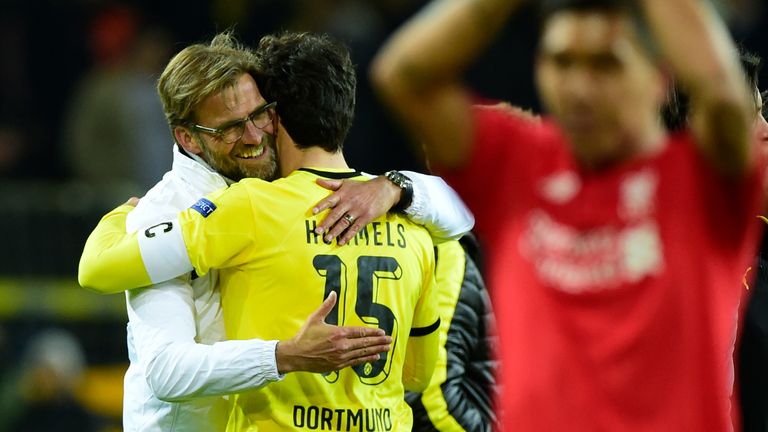 Liverpool's German head coach Jurgen Klopp (L) hugs Dortmund's defender Mats Hummels (C) at the end of the UEFA Europe League quarter-final, first-leg foot