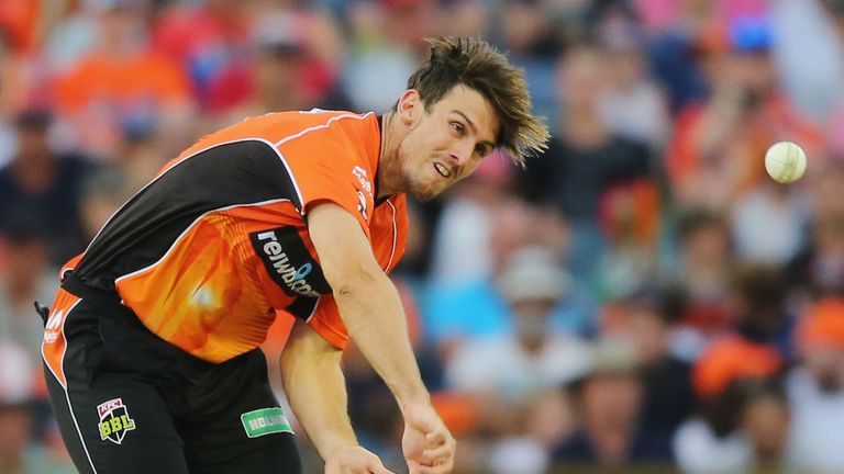 PERTH, AUSTRALIA - JANUARY 05:  Mitch  Marsh of the Scorchers bowls during the Big Bash League match between the Perth Scorchers and the Brisbane Heat at W