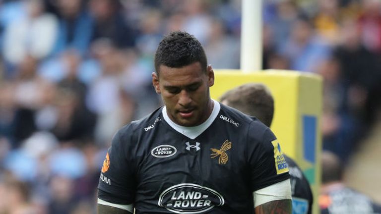 COVENTRY, ENGLAND - OCTOBER 01, 2017:  Nathan Hughes of Wasps walks off the pitch after being injured during the Aviva Premiership match against Bath.