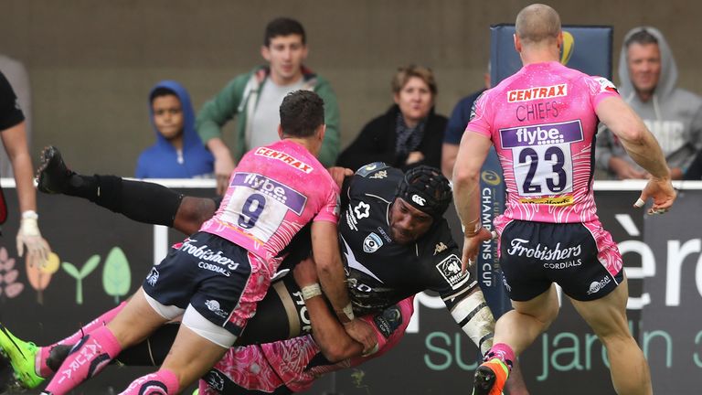 Nemani Nadolo dives in the corner to score Montpellier's third try 