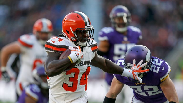 Isaiah Crowell #34 of the Cleveland Browns rushes for a touchdown during the NFL International Series match v Minnesota Vikings at Twickenham