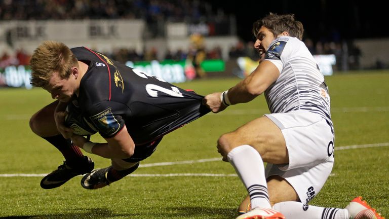 Nick Tompkins of Saracens scores a try during their Pool 2 clash with Ospreys at Allianz Park
