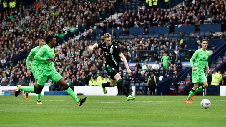 Hibernian's Oliver Shaw delivers a cool finish to make it 3-2 