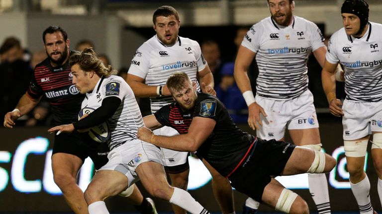 Jeff Hassler of Ospreys evades George Kruis of Saracens 