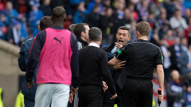 Pedro Caixinha (2nd right) exchanges words with Stephen Robinson (3rd right) before both were set to the stands