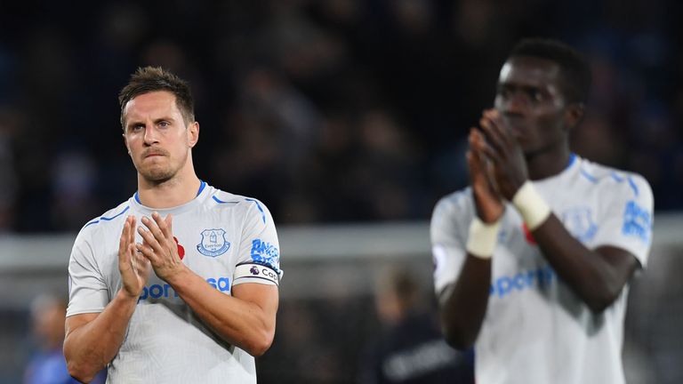 Everton's English defender Phil Jagielka (L) and Everton's Senegalese midfielder Idrissa Gueye react after the English Premier League football match betwee