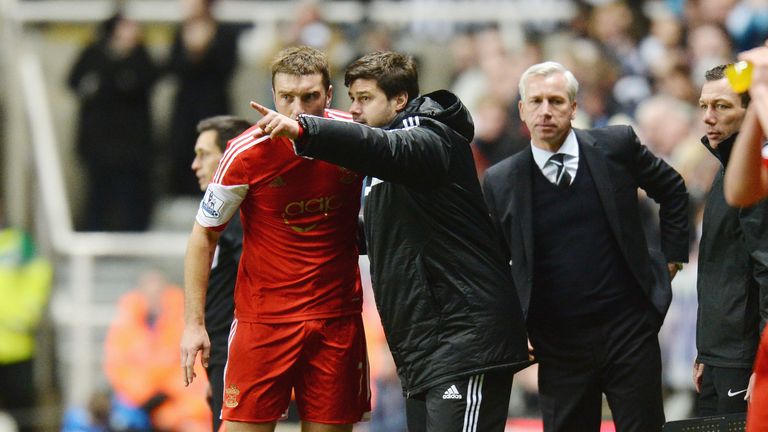 NEWCASTLE UPON TYNE, ENGLAND - DECEMBER 14:  Mauricio Pochettino, manager of Southampton gives instructions to Ricky Lambert of Southampton during the Barc