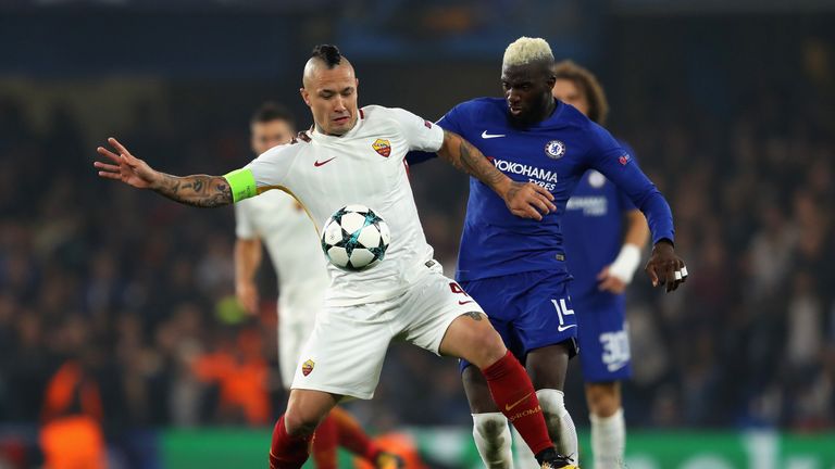 LONDON, ENGLAND - OCTOBER 18:  Radja Nainggolan of AS Roma and Tiemoue Bakayoko of Chelsea battle for possession during the UEFA Champions League group C m