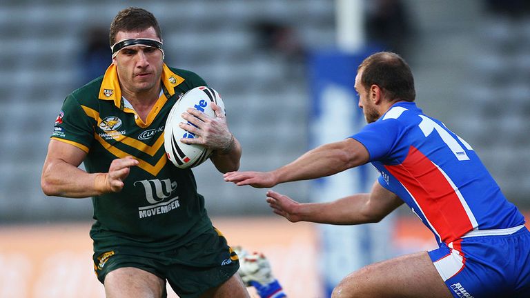 PARIS - FRANCE - NOVEMBER 07, 2009:  Robbie Farah (l) of Australia side steps Arty Shead (r) during the Four Nations match between France and Australia