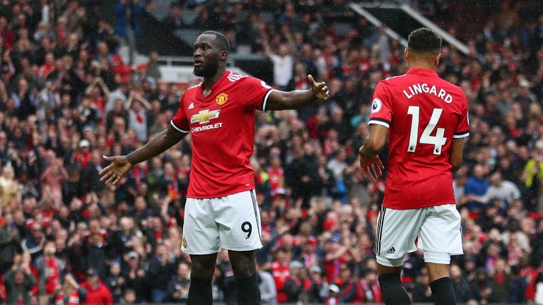 MANCHESTER, ENGLAND - SEPTEMBER 30:  Romelu Lukaku (L) of Manchester United celebrates scoring his side's fourth goal during the Premier League match betwe