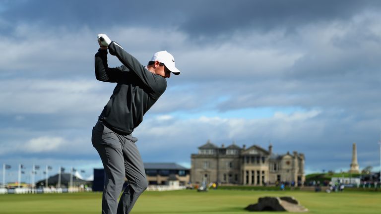 ST ANDREWS, SCOTLAND - OCTOBER 05:  Rory McIlroy of Northern Ireland tees off on the 18th during day one of the 2017 Alfred Dunhill Championship at The Old