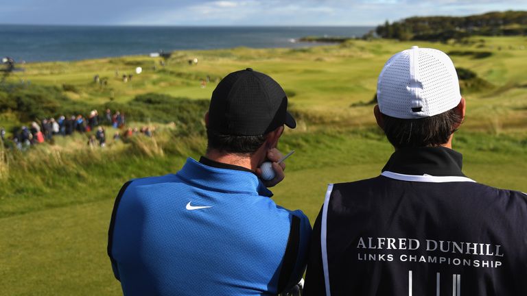 ST ANDREWS, SCOTLAND - OCTOBER 07: Rory McIlroy of Northern Ireland looks on from the 7th tee during day three of the 2017 Alfred Dunhill Championship at K