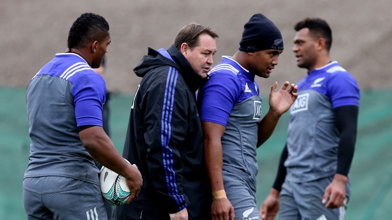 DUNEDIN, NEW ZEALAND - JUNE 21: Steve Hansen (C), coach of the All Blacks, speaks with Waisake Naholo (L), and Julian Savea during a New Zealand All Blacks