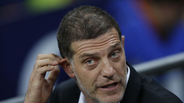 West Ham United's Croatian manager Slaven Bilic gestures before the English Premier League football match between Tottenham Hotspur and West Ham United at 