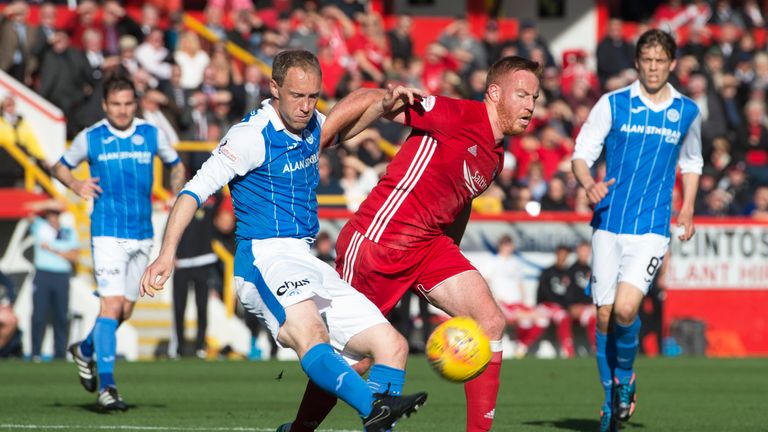 Aberdeen's Adam Rooney (R) battles for the ball with St Johnstone captain Steven Anderson.