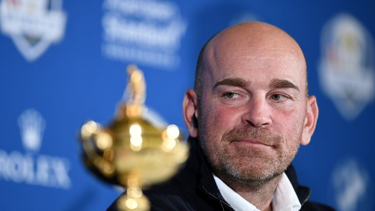Europe's Ryder Cup captain Thomas Bjorn looks at the trophy during a press conference on october 17, 2017 in Paris. / AFP PHOTO / FRANCK FIFE        (Photo