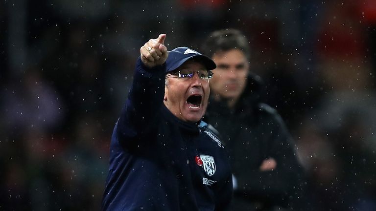SOUTHAMPTON, ENGLAND - OCTOBER 21:  Tony Pulis, Manager of West Bromwich Albion gives his team instructions during the Premier League match between Southam