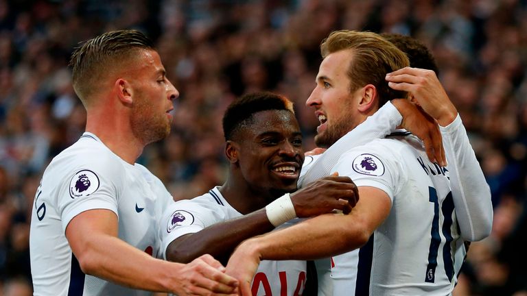 Tottenham Hotspur's English striker Harry Kane (R) celebrates