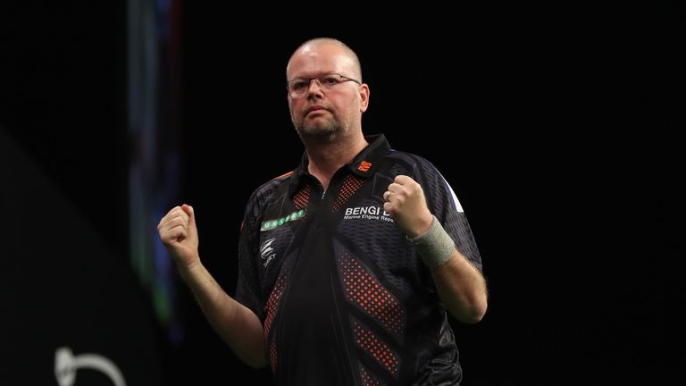 UNIBET WORLD GRAND PRIX 2017.CITY WEST HOTEL,DUBLIN,IRELAND.PIC;LAWRENCE LUSTIG.ROUND2.RAYMOND VAN BARNEVELD V STEVE BEATON.RAYMOND VAN BARNEVELD IN ACTION