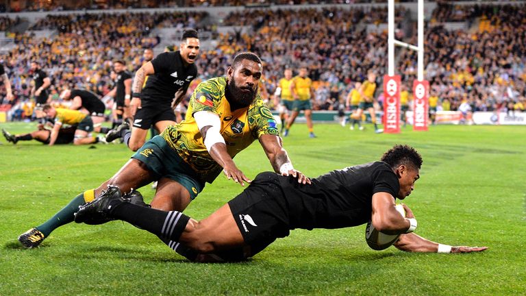 Waisake Naholo scores for the All Blacks 