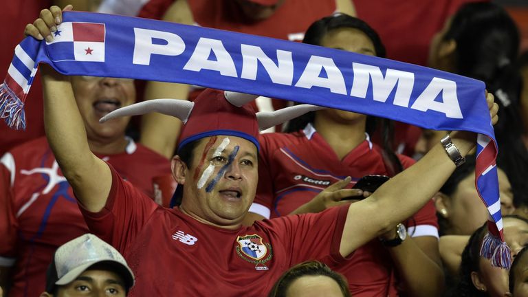 Panama supporters wait for the beginning of the FIFA World Cup Russia 2018 Concacaf qualifier match against Honduras in Panama City on June 13, 2017.