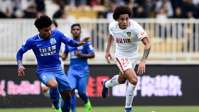 Axel Witsel (R) of Tianjin Quanjian controls the ball during the Chinese Super League match against Guangzhou R&F in Guangzhou, March 2017