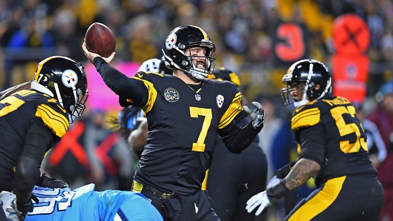 PITTSBURGH, PA - NOVEMBER 16: Ben Roethlisberger #7 of the Pittsburgh Steelers passes in the first half during the game against the Tennessee Titans at Hei