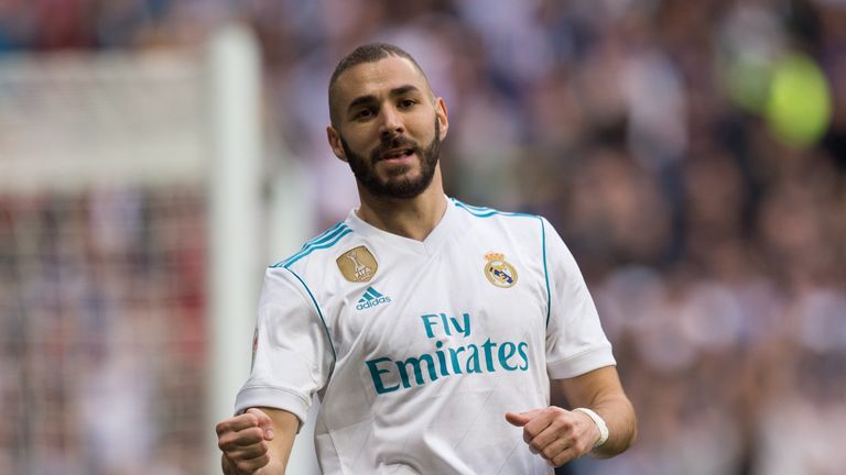 MADRID, SPAIN - NOVEMBER 25: Karim Benzema of Real Madrid CF celebrates after scoring his team's opening goal during the La Liga match between Real Madrid 