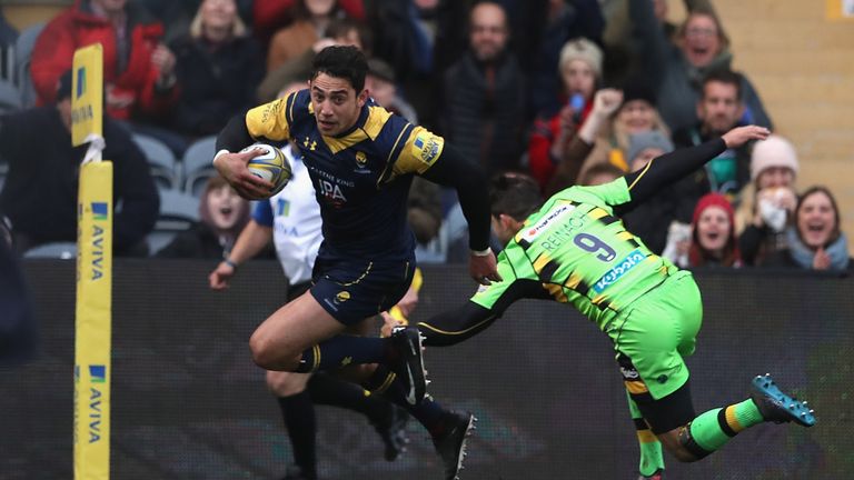 WORCESTER, ENGLAND - NOVEMBER 18:  Bryce Heem of Worcester Warriors beats the tackle from Cobus Reinach of Northampton Saints to score a try during the Avi