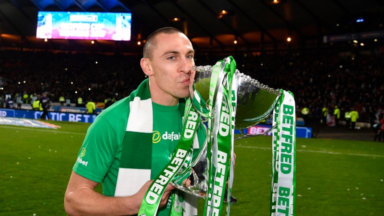 26/11/17 BETFRED CUP FINAL 
 MOTHERWELL v CELTIC
 HAMPDEN PARK - GLASGOW 
 Celtic's Scott Brown with the Betfred Cup trophy at full time 
 
 **ROTA IMAGE F
