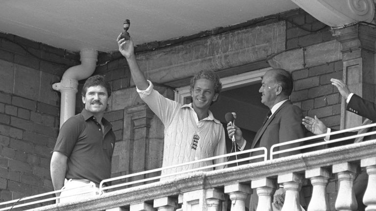 1 Sep 1986:  David Gower of England holds up the dummy Ashes as England defeat Australia to win the series by 3-1, at the Oval