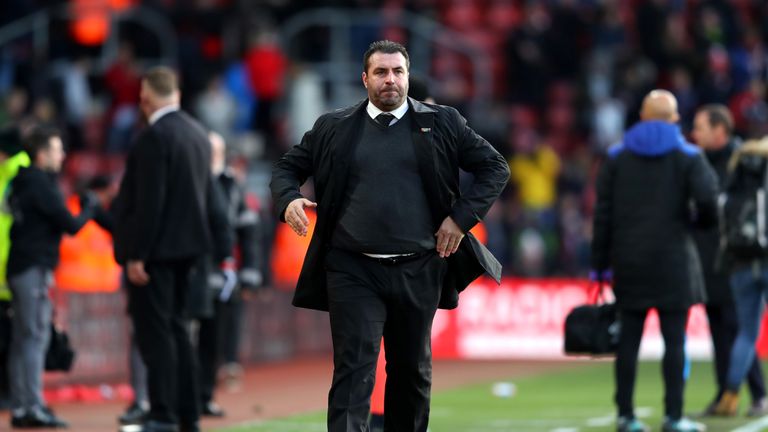 SOUTHAMPTON, ENGLAND - NOVEMBER 26:  David Unsworth, Caretaker Manager of Everton reacts after during the Premier League match between Southampton and Ever