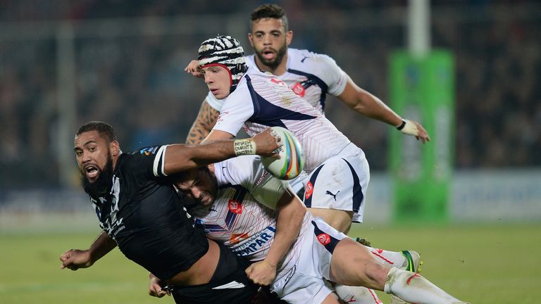 AVIGNON, FRANCE - NOVEMBER 01:  Frank Pritchard of New Zealand is tackled by Mickael Simon and Theo Fages during the Rugby League World Cup group B match