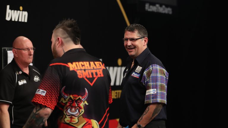 BWIN GRAND SLAM OF DARTS 2017.CIVIC HALL,.WOLVERHAMPTON.PIC;LAWRENCE LUSTIG.ROUND2.GARY ANDERSON V MICHAEL SMITH.GARY ANDERSON IN ACTION