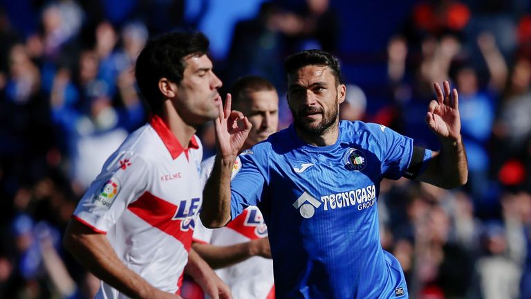 Jorge Molina celebrates scoring in Getafe's 4-1 win over Alaves