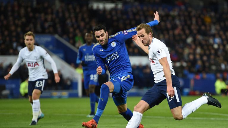 Leicester City's Spanish midfielder Vicente Iborra (C) vies with Tottenham Hotspur's English striker Harry Kane during the English Premier League football 