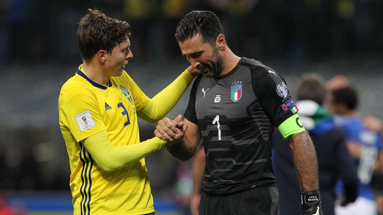 MILAN, ITALY - NOVEMBER 13:  Gianluigi Buffon of Italy cries after loosing at the end of the FIFA 2018 World Cup Qualifier Play-Off: Second Leg between Ita