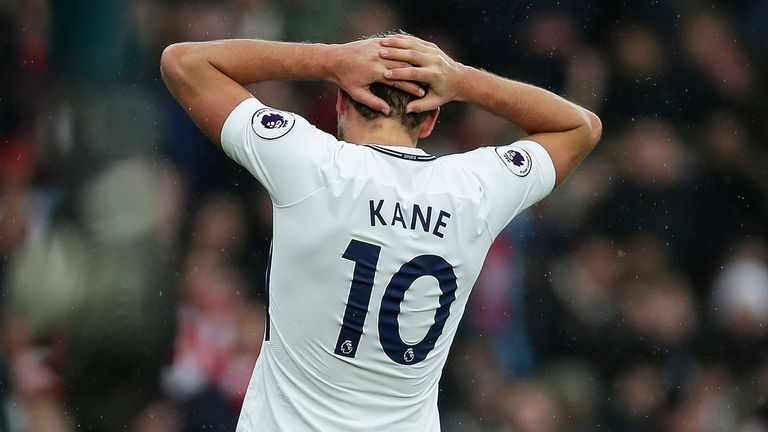 Harry Kane reacts to Arsenal's second goal