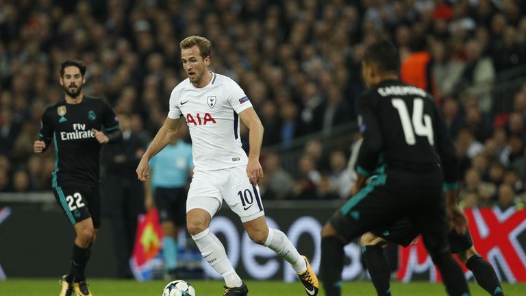 Tottenham Hotspur's English striker Harry Kane (C) dribbles during the UEFA Champions League Group H football match between Tottenham Hotspur and Real Madr