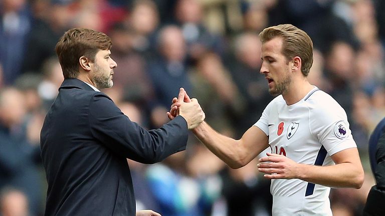 Tottenham Hotspur manager Mauricio Pochettino shakes hands with Harry Kane as he is substituted during the Premier League match v C Palace - Nov 5