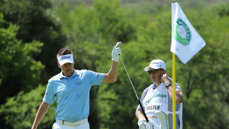 SUN CITY, SOUTH AFRICA - NOVEMBER 09:  Ian Poulter of England prepares to putt on the 2nd green during the first round of the Nedbank Golf Challenge at Gar