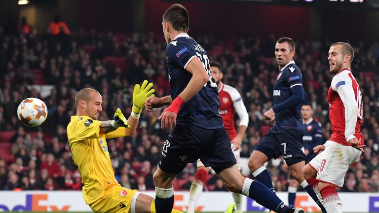 Arsenal's English midfielder Jack Wilshere (R) misses an oppurtunity at goal during the UEFA Europa League Group H football match between Arsenal and Red S