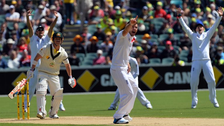 Australia's batsman David Warner (L) looks at the umpire as England's paceman James Anderson (C) laud an unsuccessful leg before wicket appeal during day o