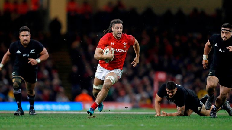 Wales' flanker Josh Navidi (C) runs with the ball during the Autumn international rugby union Test match between Wales and New Zealand 25/11/2017