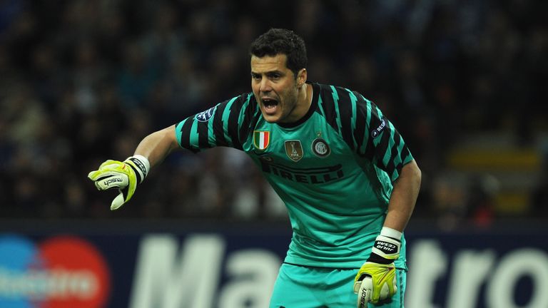 MILAN, ITALY - APRIL 05: Goalkeeper Julio Cesar of FC Internazionale Milano issues instructions during the UEFA Champions League Quarter Final match betwee